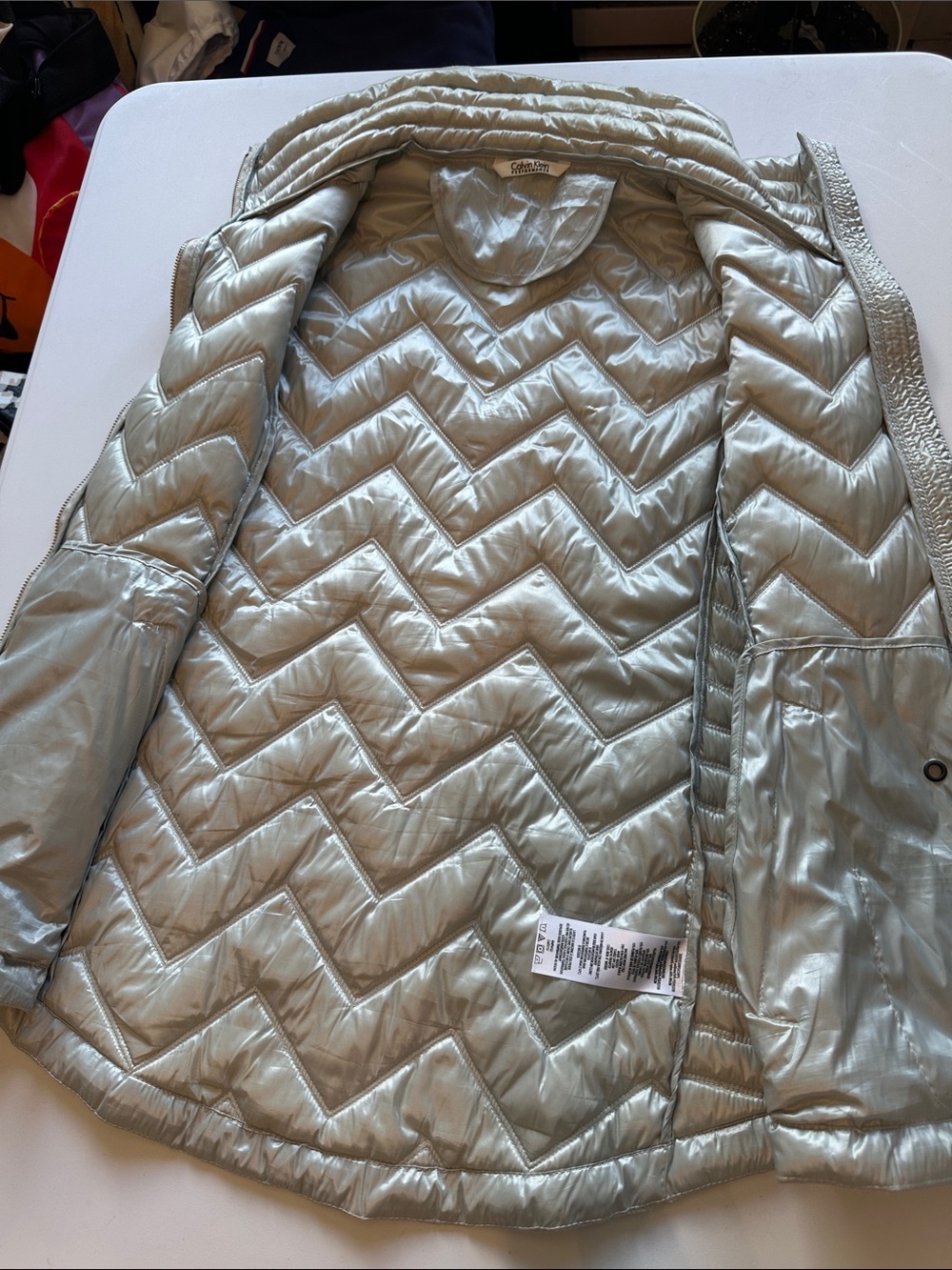 Calvin Klein Duck down Metallic Silver Puffer Vest - Picture 4 of 12